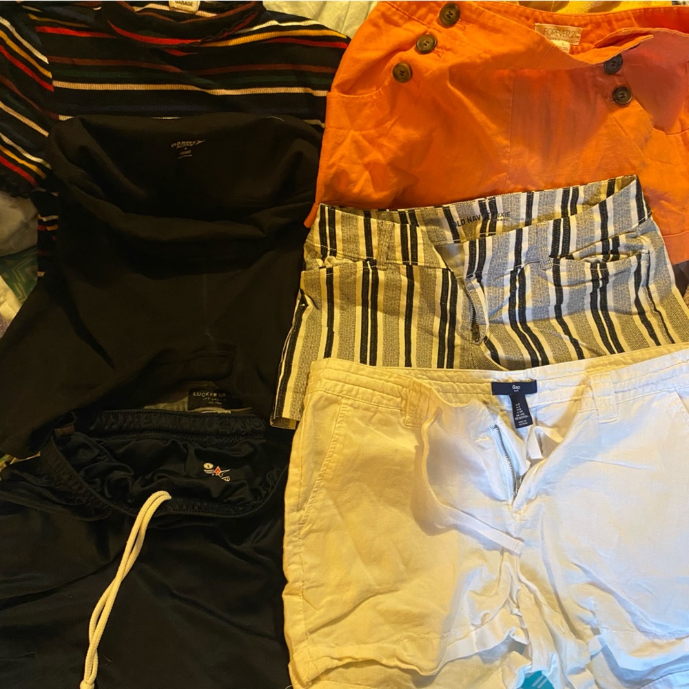 Multiple colored shorts from Gap, Old Navy, and forever 21 sizes 2 to 4 a
